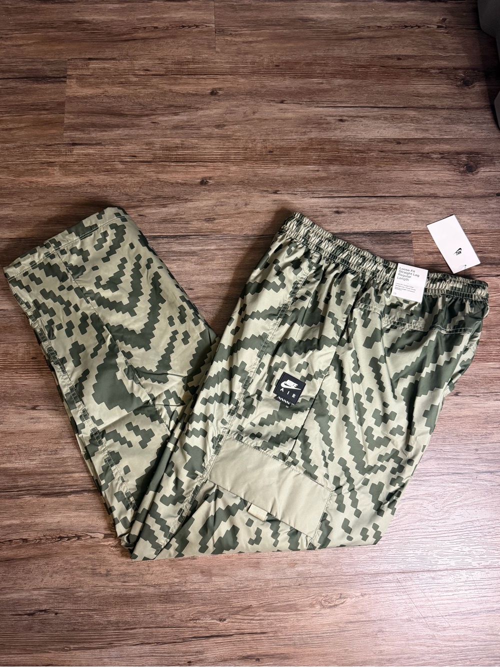 Nike Air Woven Cargo Track Pants Green Digital Camo $100 NWT Men’s Size S